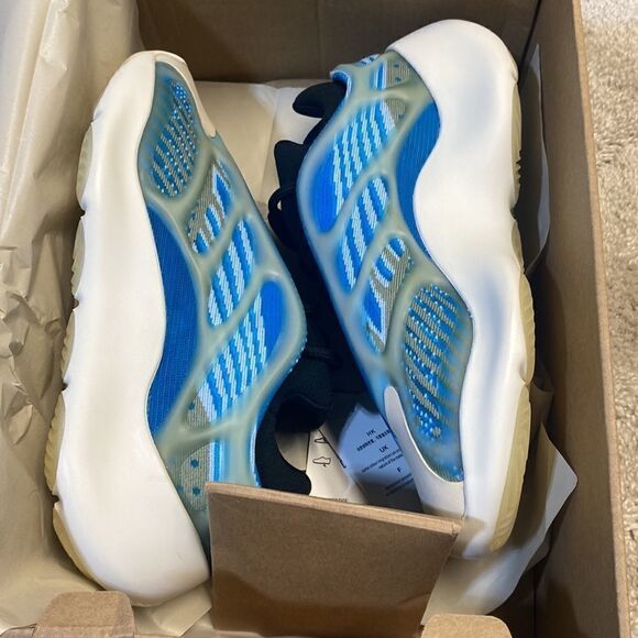 ADIDAS YEEZY 700 V3 ARZARETH - Picture 8 of 11